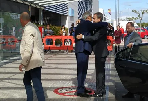 José Luis Rodríguez Zapatero a su llegada al hospital