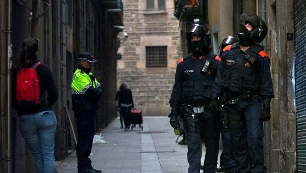 La inseguridad de Barcelona, el mayor escollo para que Colau revalide mandato