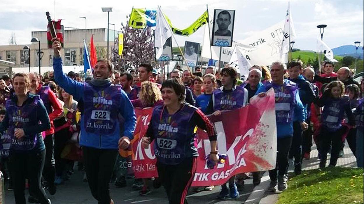 La foto de Mikel Ayensa durante la pasada Korrika