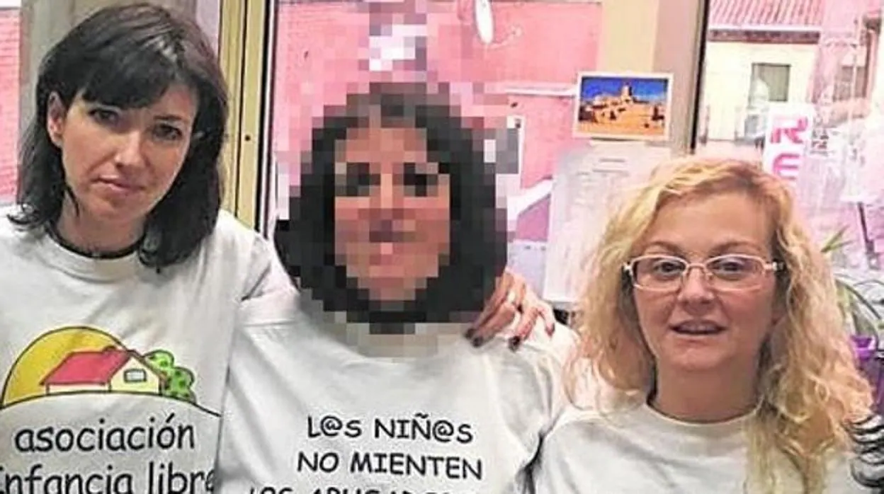 Patricia González (izqda.) con María Sevilla (drcha.)