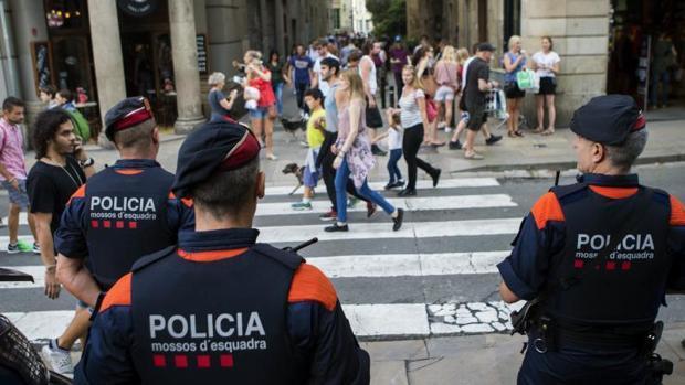 Un grupo de Mossos se encierra en una comisaría para exigir diálogo a Buch