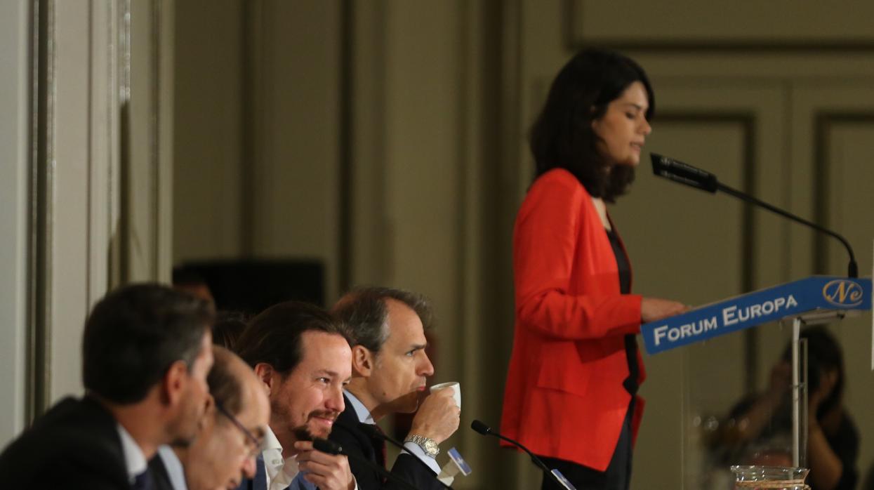 Pablo Iglesias presentó a Isa Serra, la candidata de Unidas Podemos a la Comunidad de Madrid, en el desayuno del Forum Europa