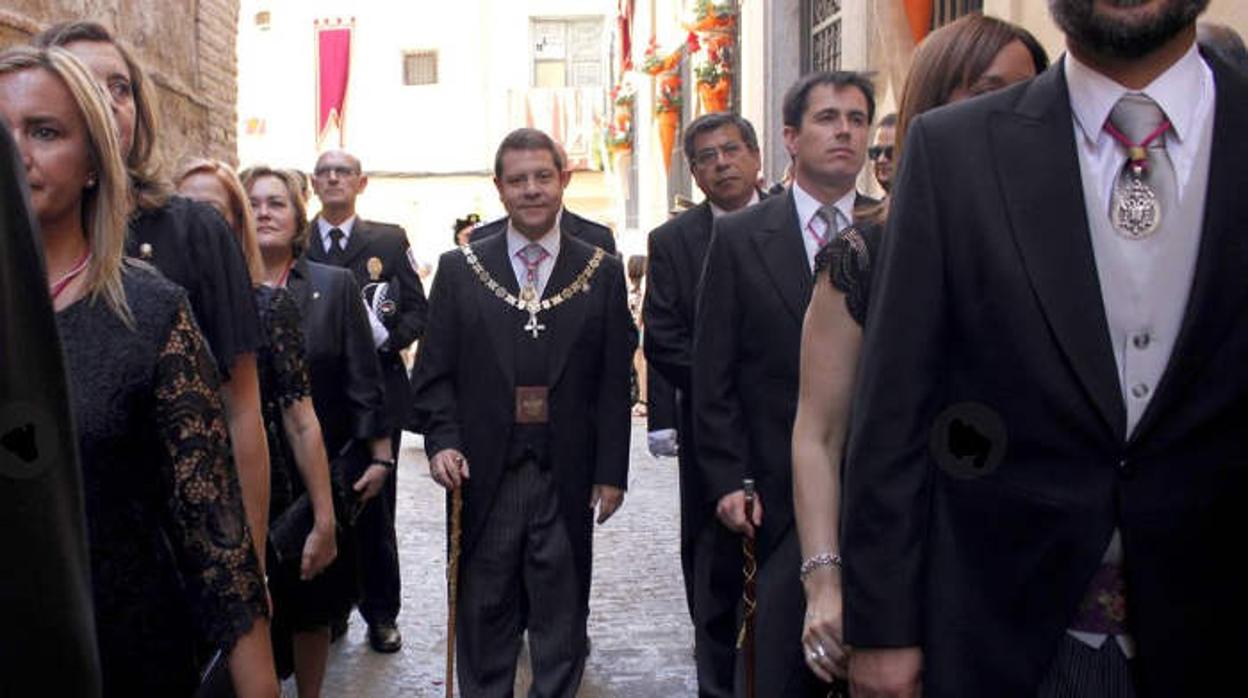 García-Page, en su época de alcalde de Toledo, desfilando en la procesión del Corpus