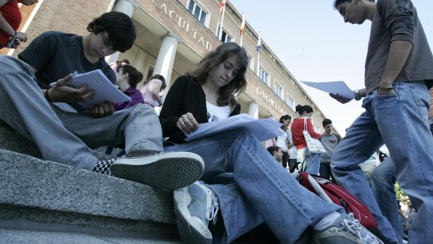 La Complutense reclama los terrenos que ocupa en su campus la universidad privada Cunef