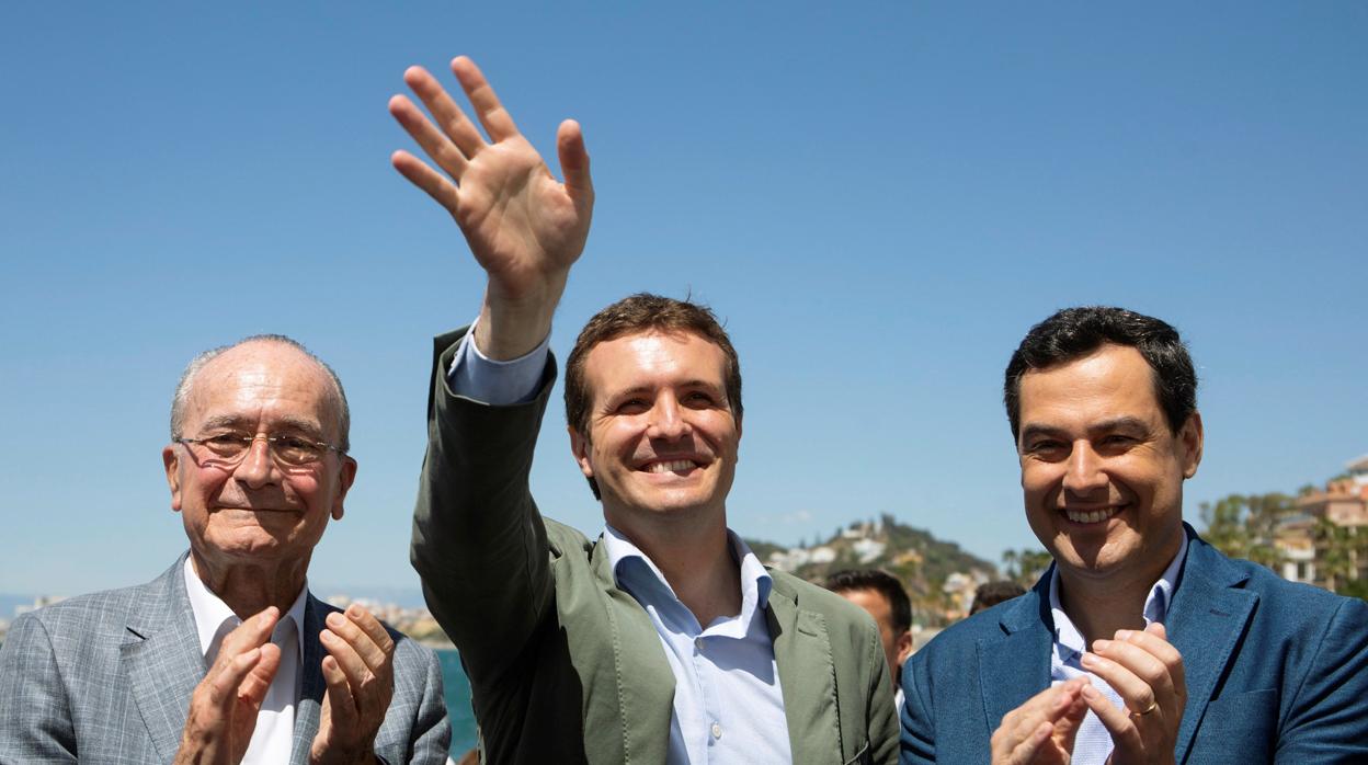 Francisco de la Torre, Pablo Casado y Juanma Moreno, durante un mitin en Málaga