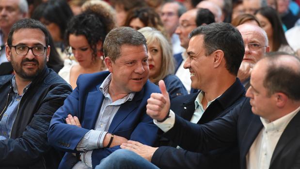 Sánchez pide que el domingo se vote lo mismo en la región que en las generales