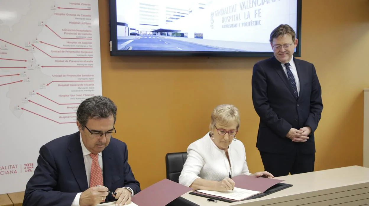 Imagen de la firma del convenio entre la Fundación Amancio Ortega y la Generalitat del pasado 24 de octubre