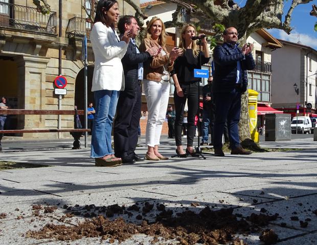 Radicales esparcen excrementos en un acto del Partido Popular en Echarri Aranaz