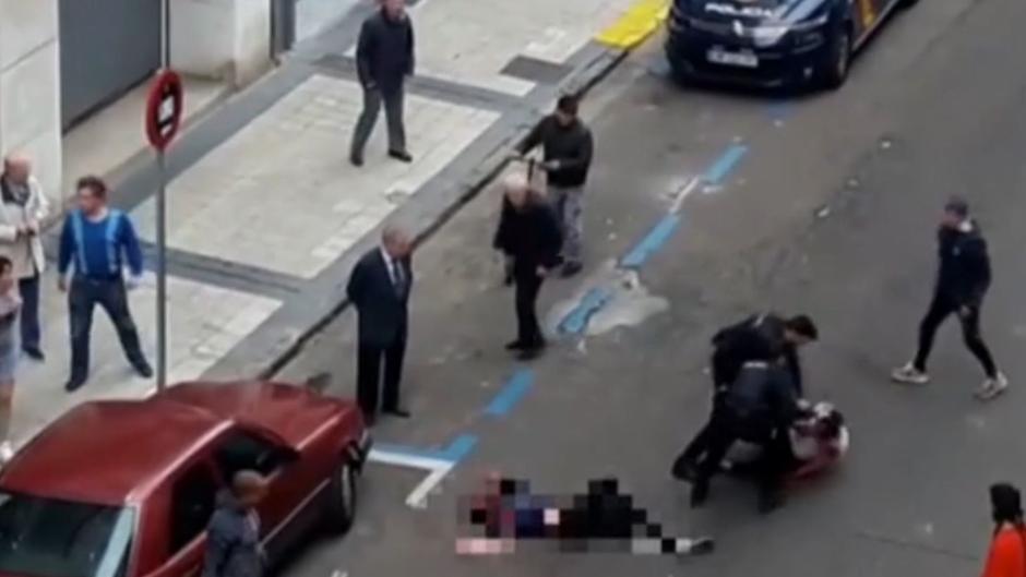 El vídeo del brutal apuñalamiento de un joven en plena calle en Zaragoza