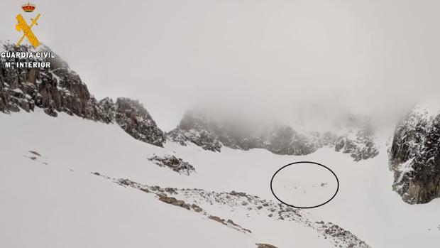 Aparatoso rescate de una esquiadora arrastrada por un alud en el Pirineo aragonés