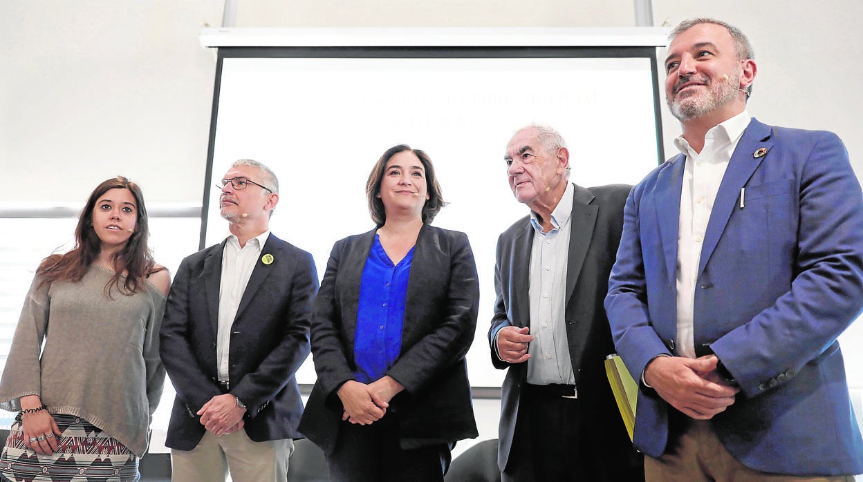 Saliente (CUP), Civit (JpC), Colau (BComú), Maragall(ERC) y Collboni (PSC), ayer antes del debate