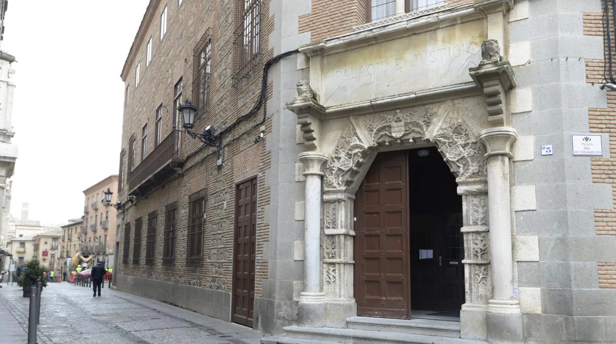 Entrada a la Audiencia Provincial de Toledo