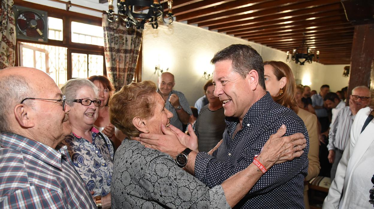 El candidato, con colectivos de mayores en Argamasilla de Calatrava (Ciudad Real)