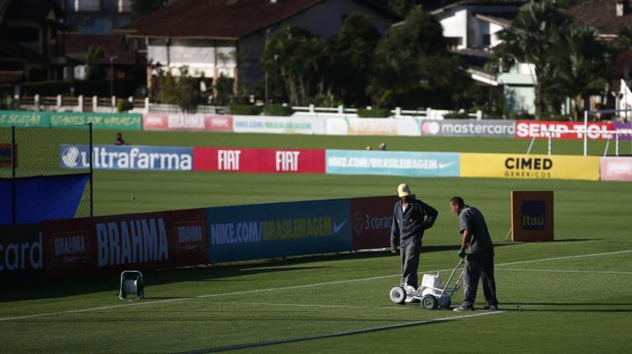 Un campo de fútbol