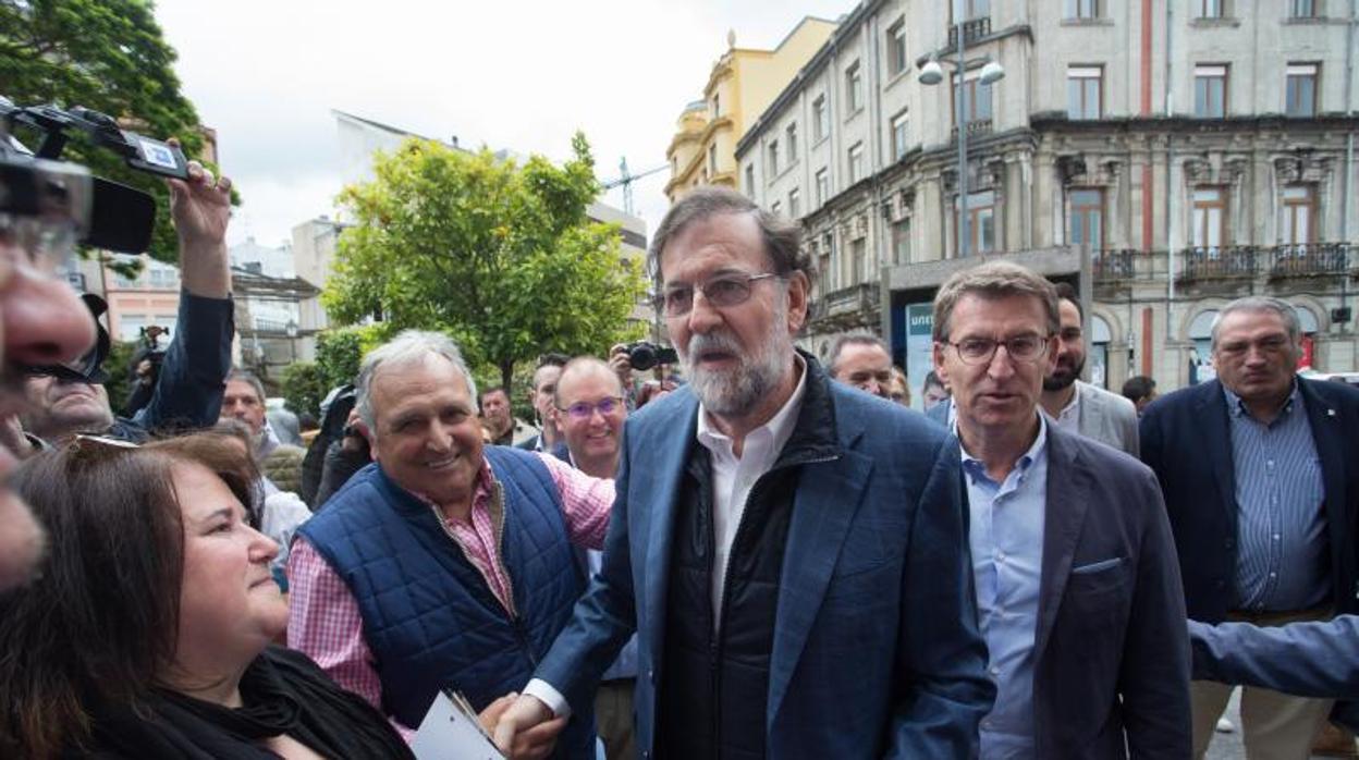 Rajoy y Feijóo durante el paseo electoral que dieron por Lugo