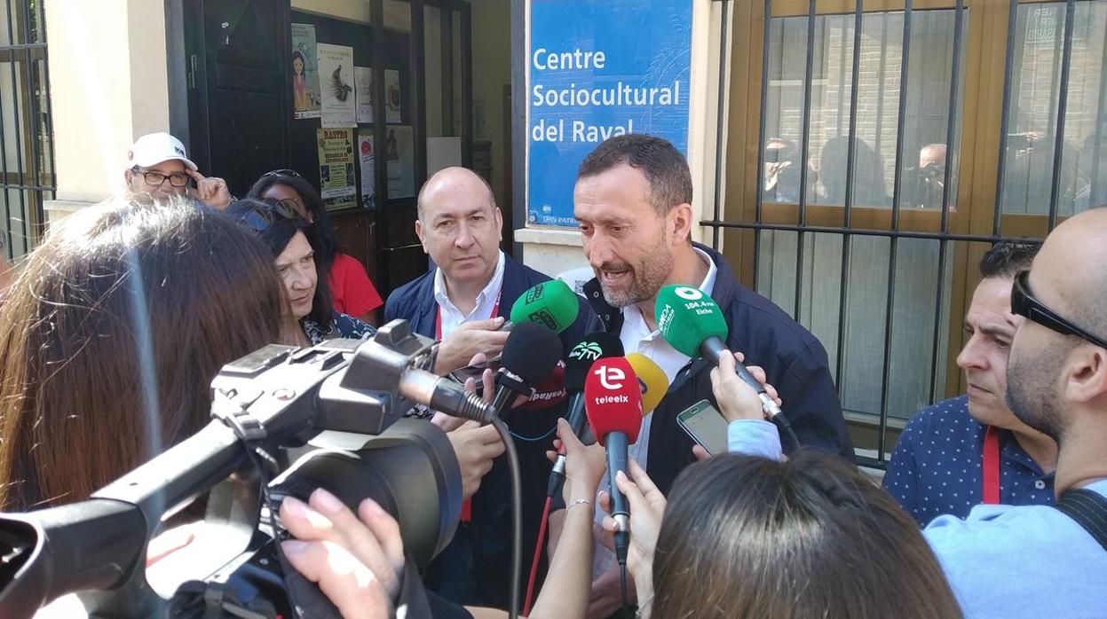 Carlos González, tras votar este domingo 26 de mayo