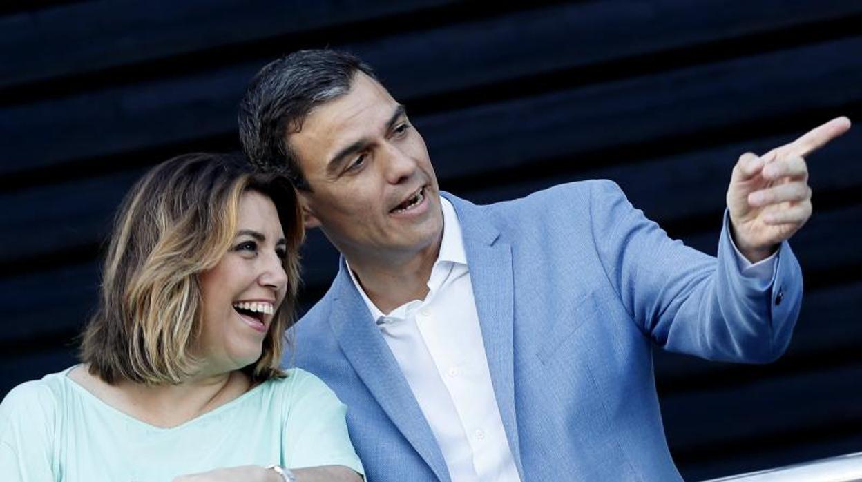 Susana Díaz y Pedro Sánchez antes de un acto electral celebrado en Sevilla