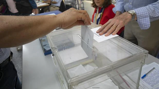 La participación en las elecciones a las 14:00 horas se sitúa en un 35,15%, dato casi idéntico a 2015