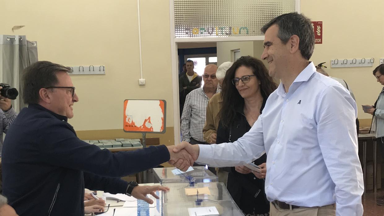 Antonio Román podría mantener su cargo si llega a acuerdos con Ciudadanos y Vox.