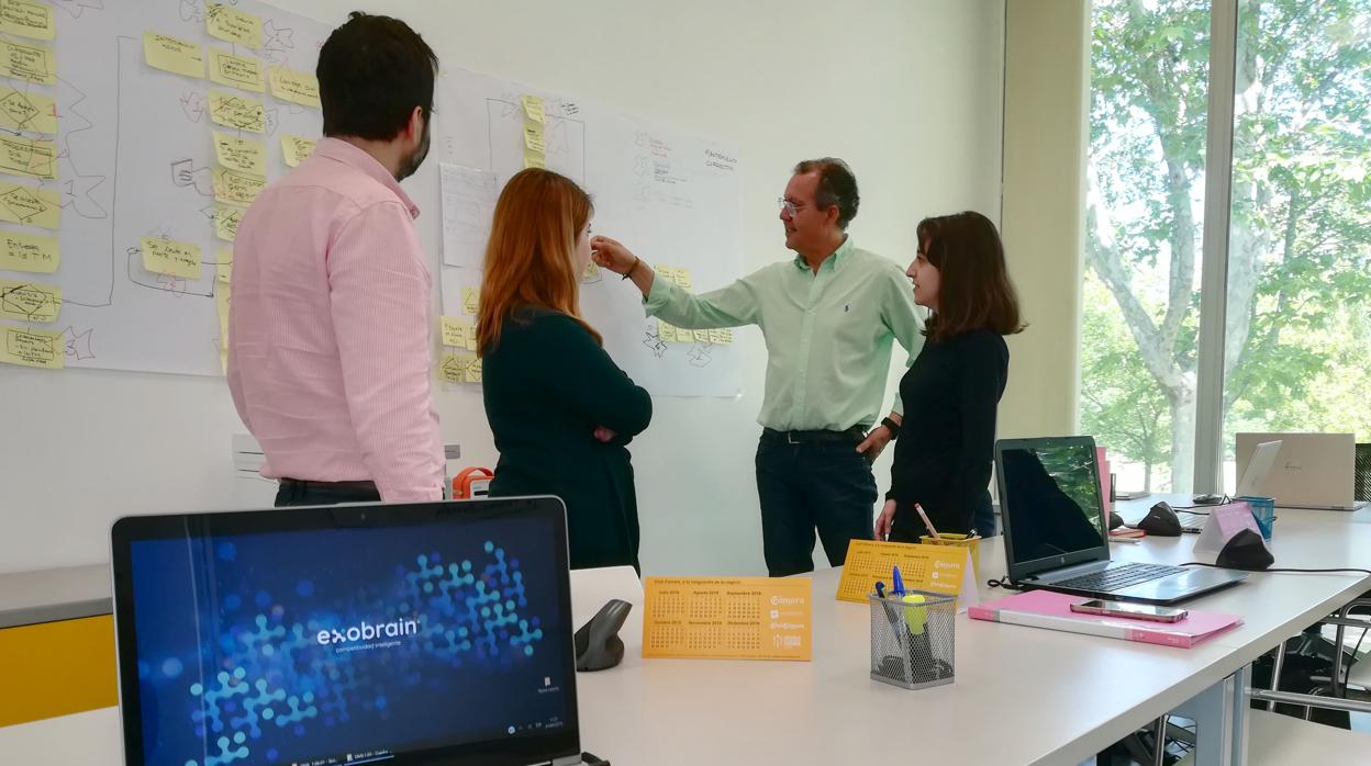 Parte del equipo de ExoBrain en su oficina del Vivero de Empresas de Valladolid