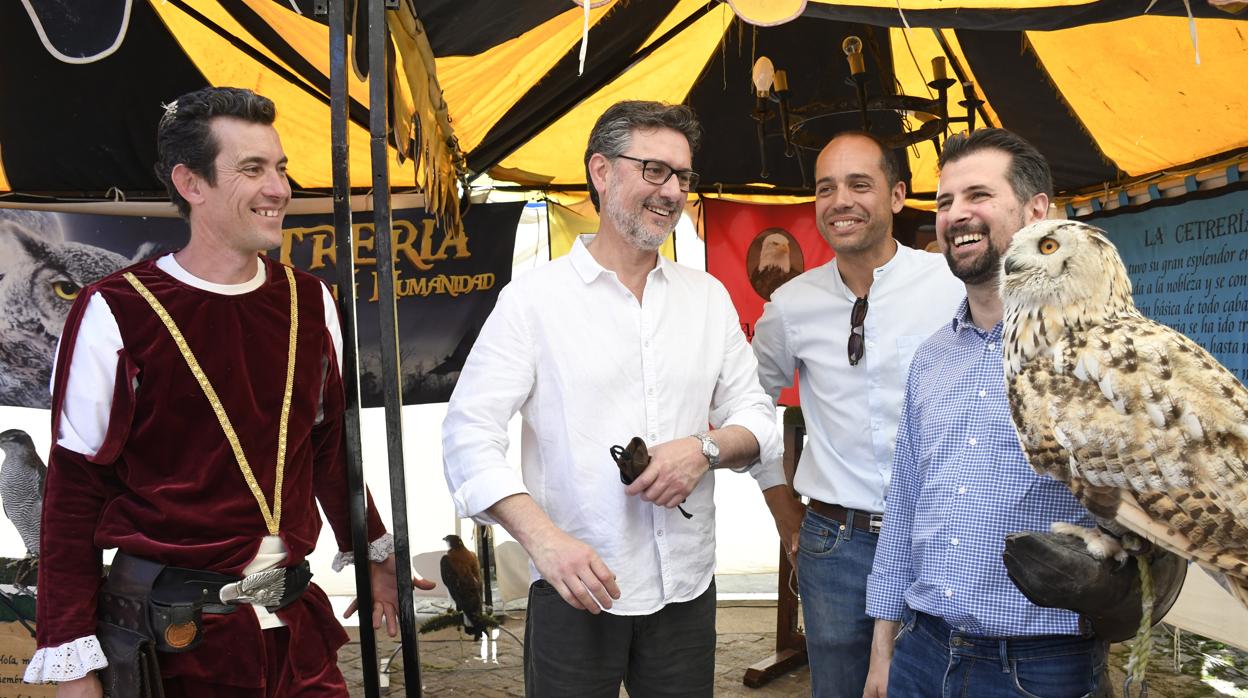 Luis Tudanca, durante su visita al XIX Mercado Barroco del Real Sitio de San Ildefonso