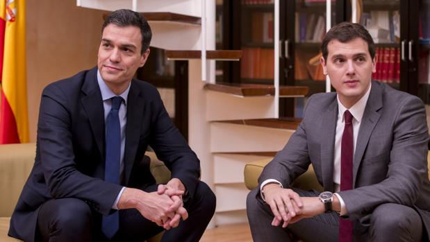 Los partidos encaran el «juego de pactos» dispuestos a olvidar las líneas rojas