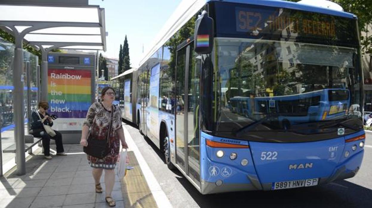 La EMT pone en marcha 20 autobuses como alternativa a las obras del túnel de Recoletos