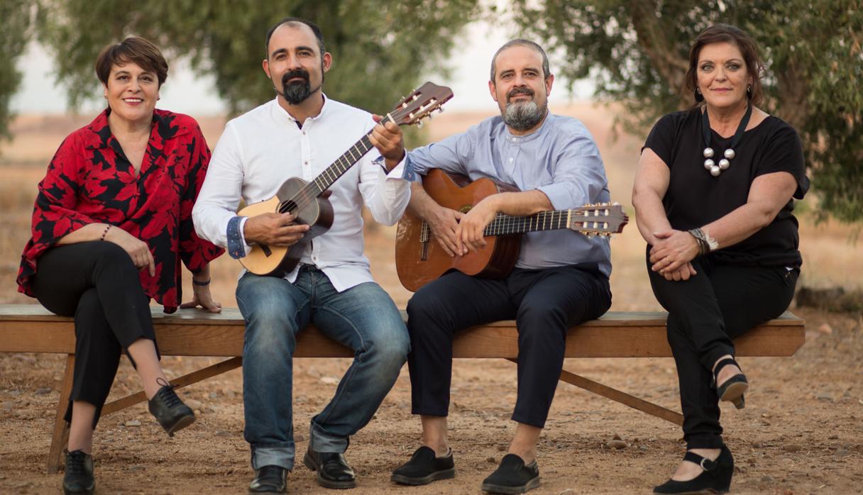 Carmen Torres, Luis García Valera, Juan Antonio Torres y Mari Nieto, componentes del grupo