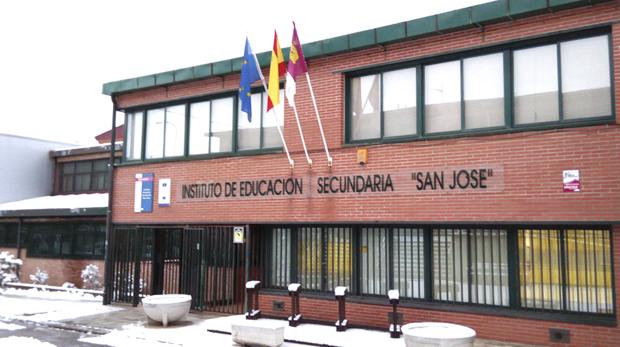 Herido un trabajador en Cuenca tras caer del tejado del IES San José