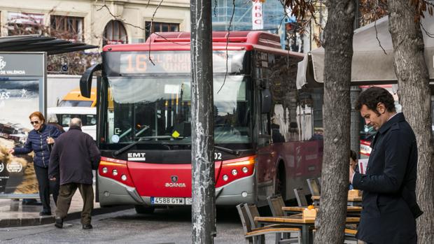 La línea 11 de la EMT de Valencia incorpora nuevos autobuses híbridos