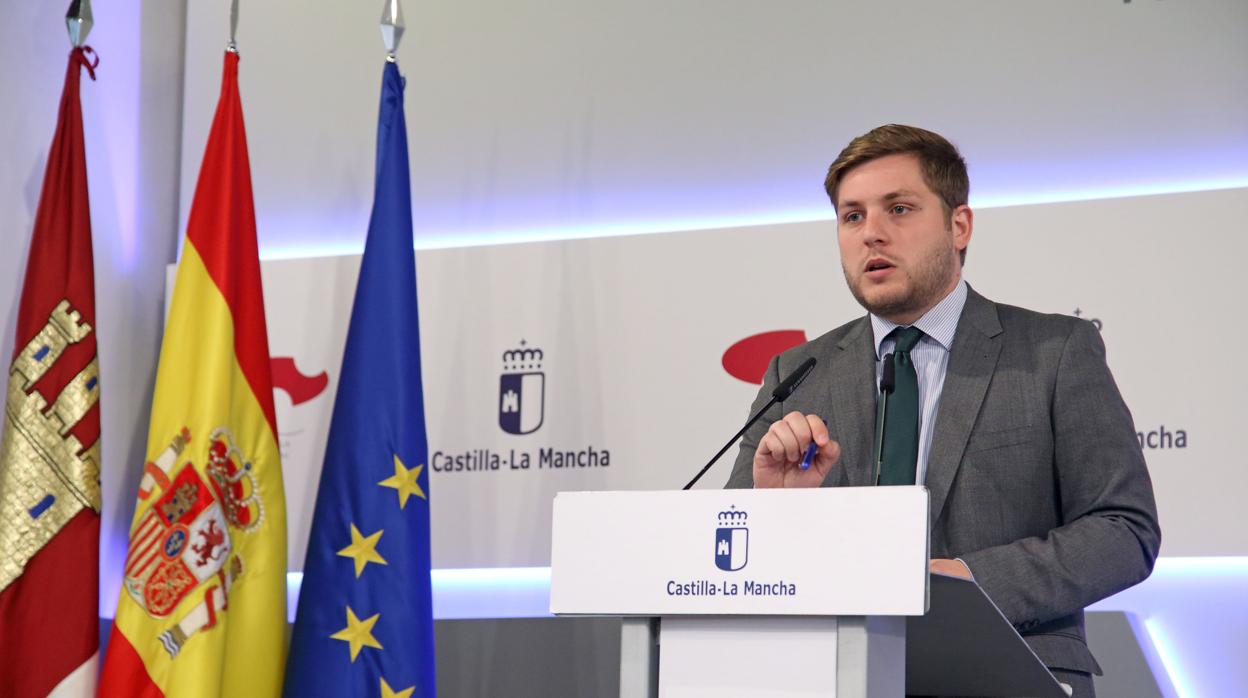 El portavoz del Gobierno de Castilla-La Mancha, Nacho Hernando, en rueda de prensa