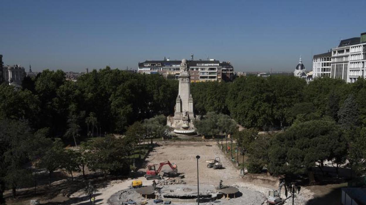 La Comunidad de Madrid abre otro frente al parar a Carmena las obras de la plaza de España