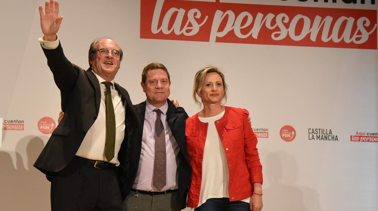 Silvia Fernández con Emiliano García-Page y Ángel Gabilondo durante un acto en la pasada campaña electoral