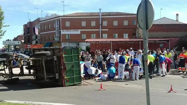 El conductor del remolque que volcó en Tordesillas y causó la muerte de dos personas culpa a los ocupantes