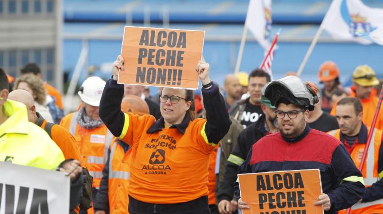 Trabajadores de Alcoa en una manifestación en La Coruña