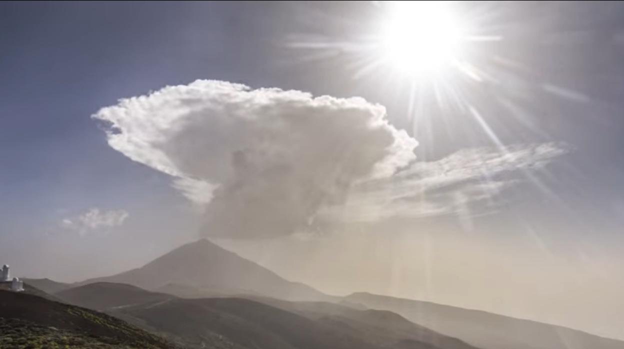 Fenómeno de nubes en el Teide, Tenerife, en junio de 2019