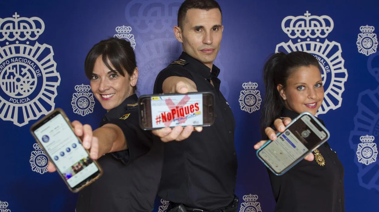 De izquierda a derecha, los policías nacionales María Fernández, Víctor Fernández y Ana Ramón