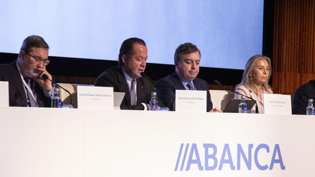 La Junta General de Accionistas de Abanca aprueba la absorción de su sociedad matriz