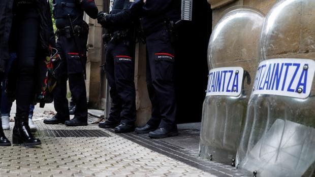 Un detenido en Bilbao por fracturar la nariz a un varón que le recriminó haber robado la cartera a una mujer