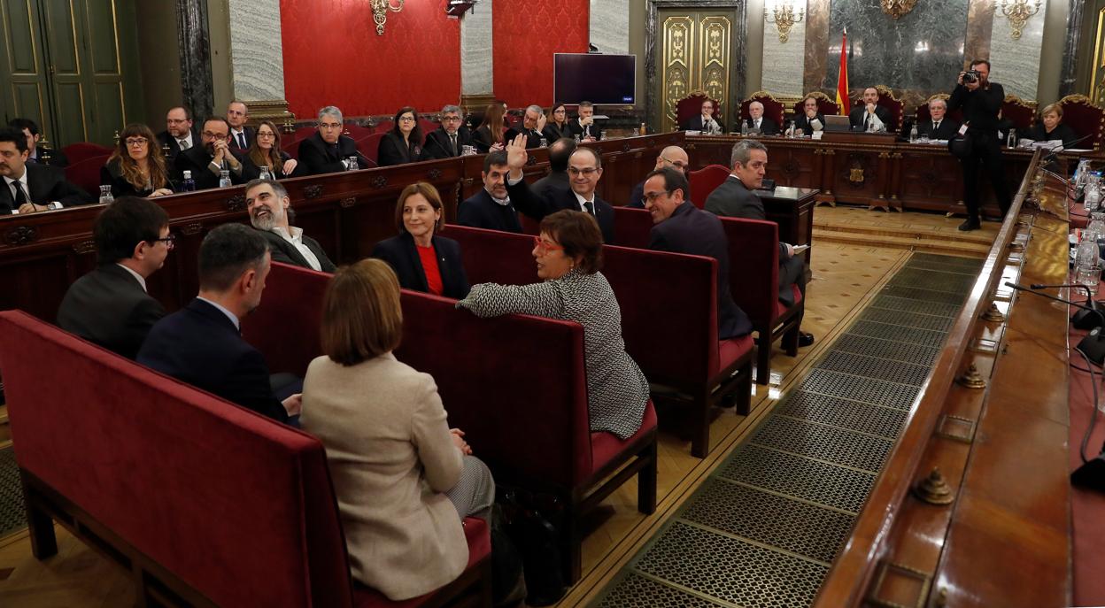 Los doce acusados en el primer día del juicio del «procés»