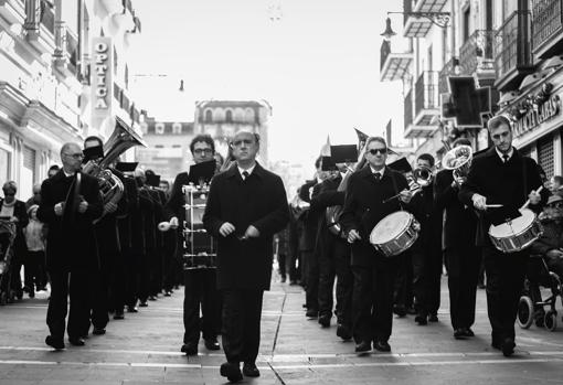 La Pamplonesa ameniza las calles de la capital navarra