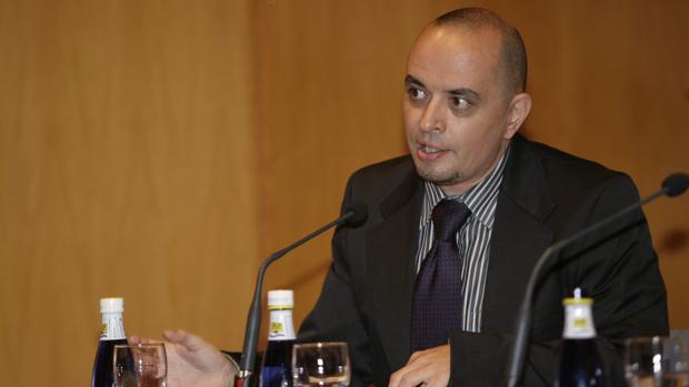 Juan Antonio González Iglesias, catedrático de la USal, logra un Premio Internacional de Poesía