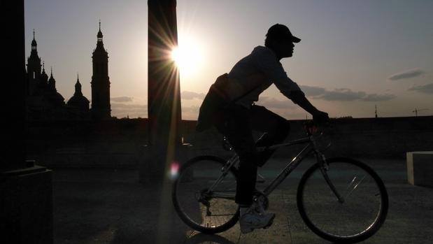 Dos ciclistas chocan en Zaragoza y los dos dan positivo en la prueba de alcoholemia