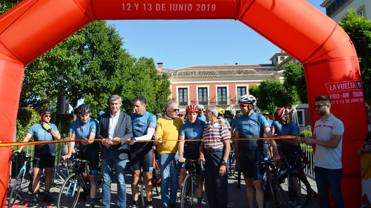 El presidente de la Diputación, Álvaro Gutiérrez, dio la salida de la carrera PRO-AM en el hotel Eurostars Palacio Buenavista Toledo