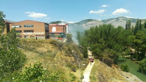 Un incendio obliga a desalojar dos institutos en Cuenca