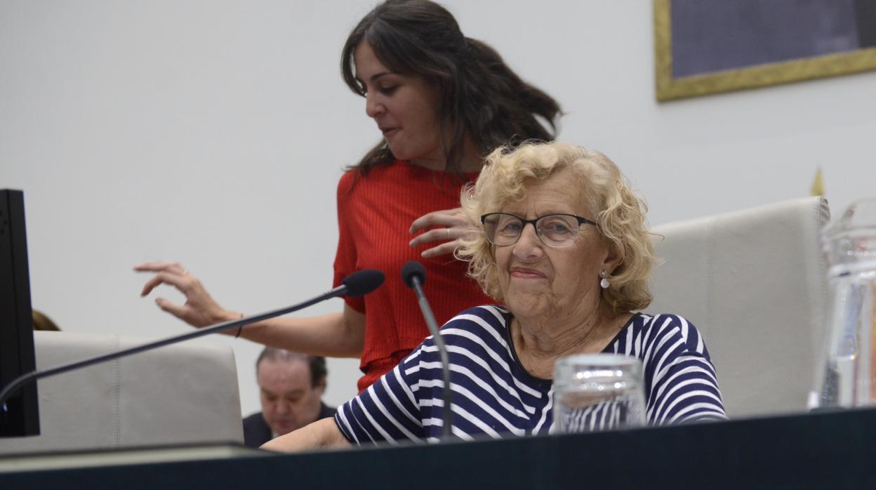 Manuela Carmena y Rita Maestre durante la celebración de un pleno en Cibeles