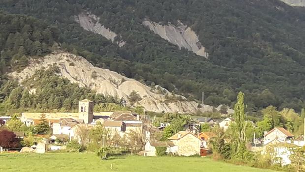 Un pueblo del Pirineo constituye su ayuntamiento a las doce de la noche por una boda