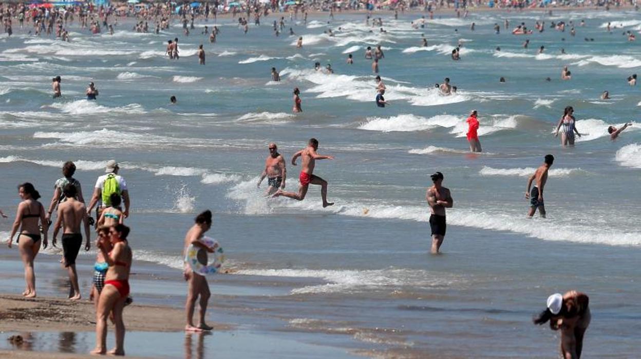 Imagen tomada este sábado en la playa de la Malvarrossa y del Cabanyal