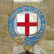 El emblema de la Orden de la Jarretera en el Castillo de Windsor