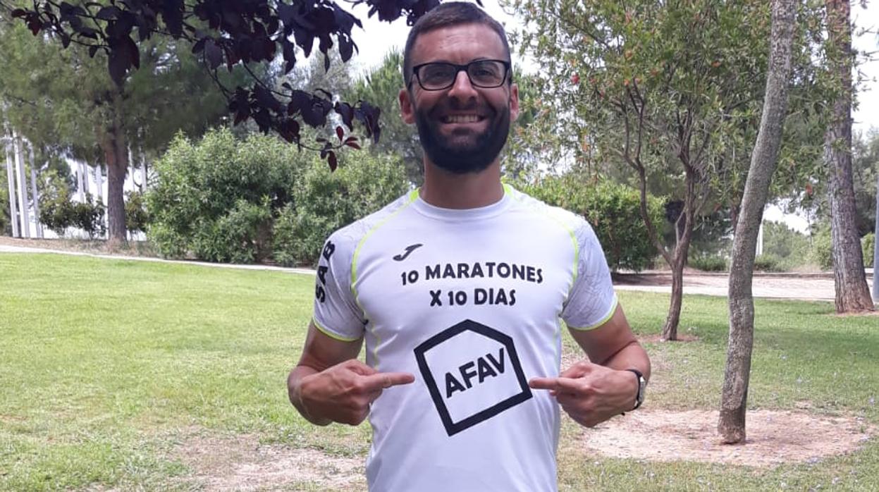 El deportista y dietista valenciano David Lara, con la camiseta del reto